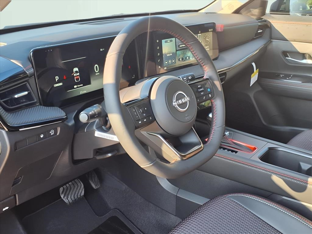 2025 Nissan Kicks SR photo 16