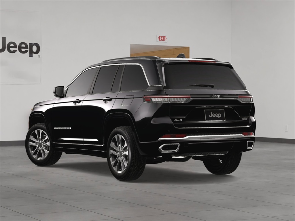 2025 Jeep Grand Cherokee Overland photo 3