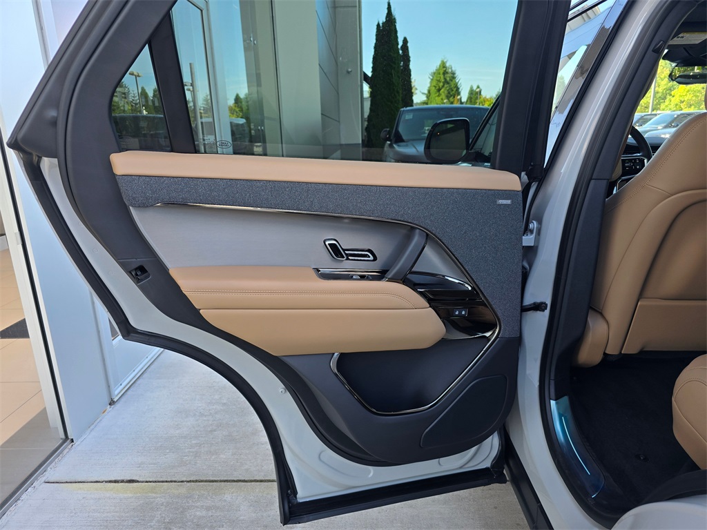 2025 Land Rover Range Rover Sport SE photo 21