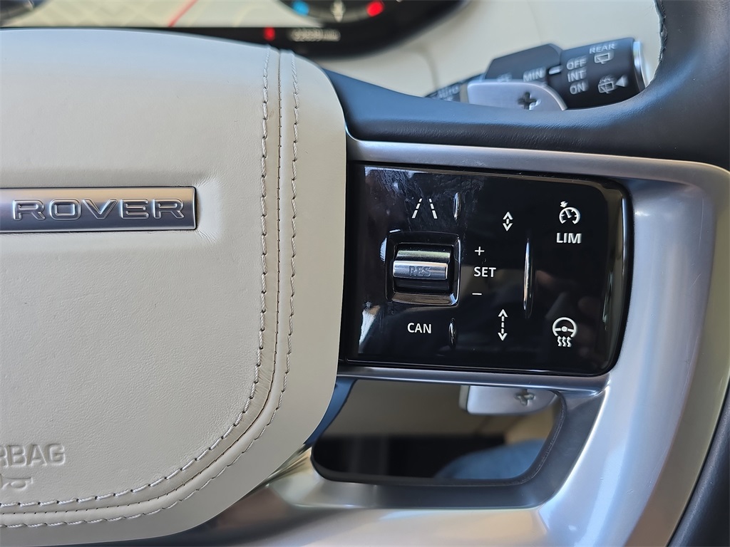 2023 Land Rover Range Rover SE photo 16