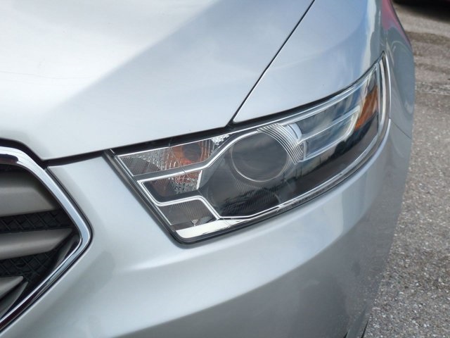 2018 Ford Taurus SE photo 7
