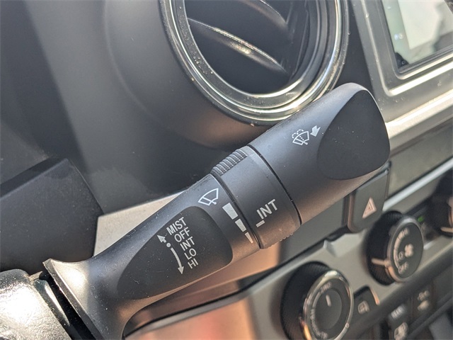 2019 Toyota Tacoma SR5 photo 28