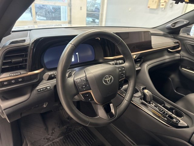 2025 Toyota Crown Signia XLE photo 19
