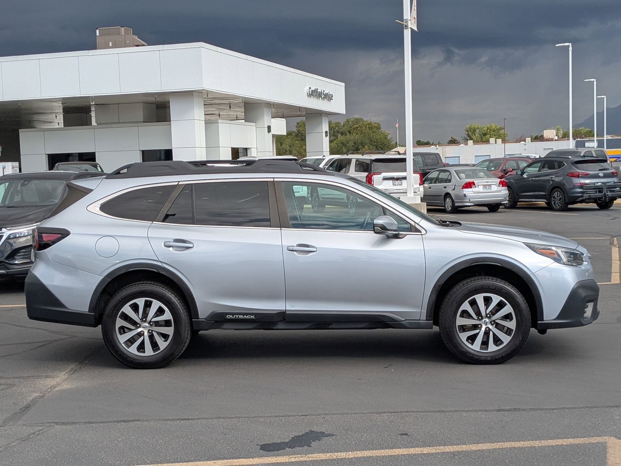 2022 Subaru Outback Premium photo 2