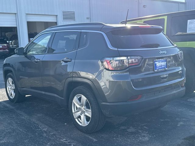 2022 Jeep Compass Latitude photo 3