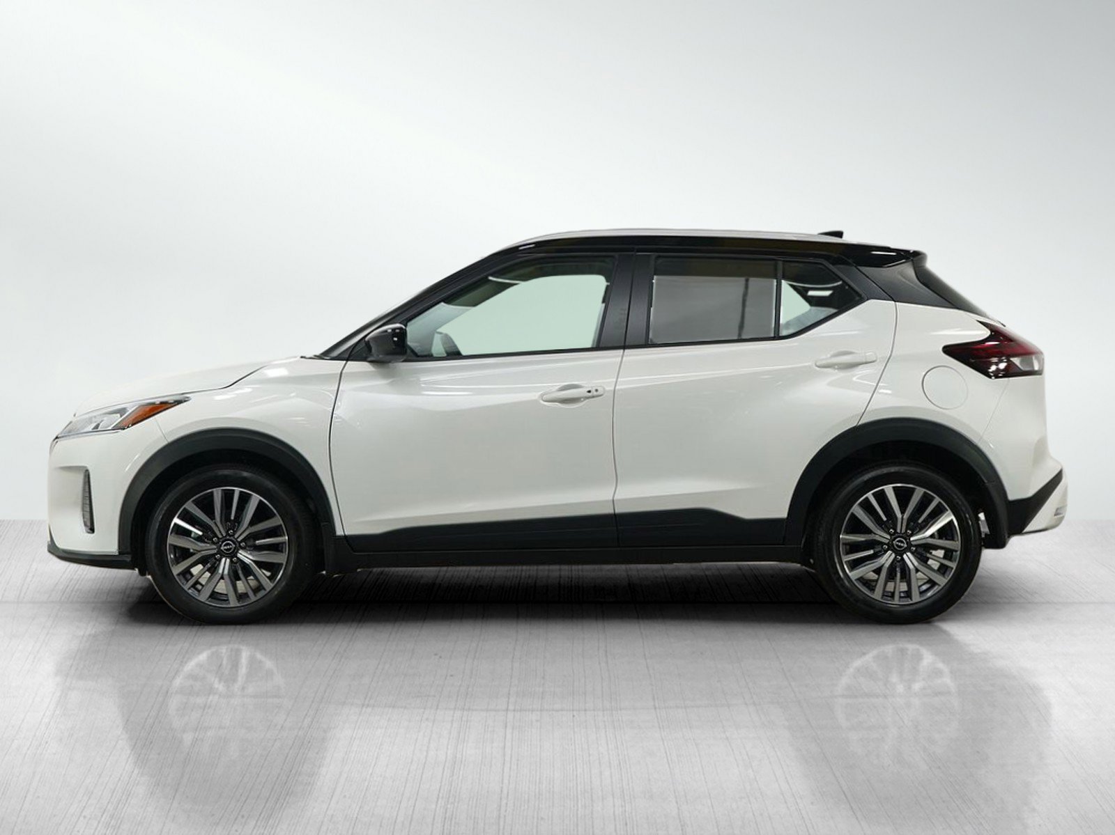 Used 2024 Nissan Kicks SV with VIN 3N1CP5CV9RL501906 for sale in Minneapolis, Minnesota