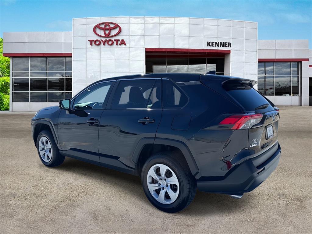 2024 Toyota RAV4 LE photo 4