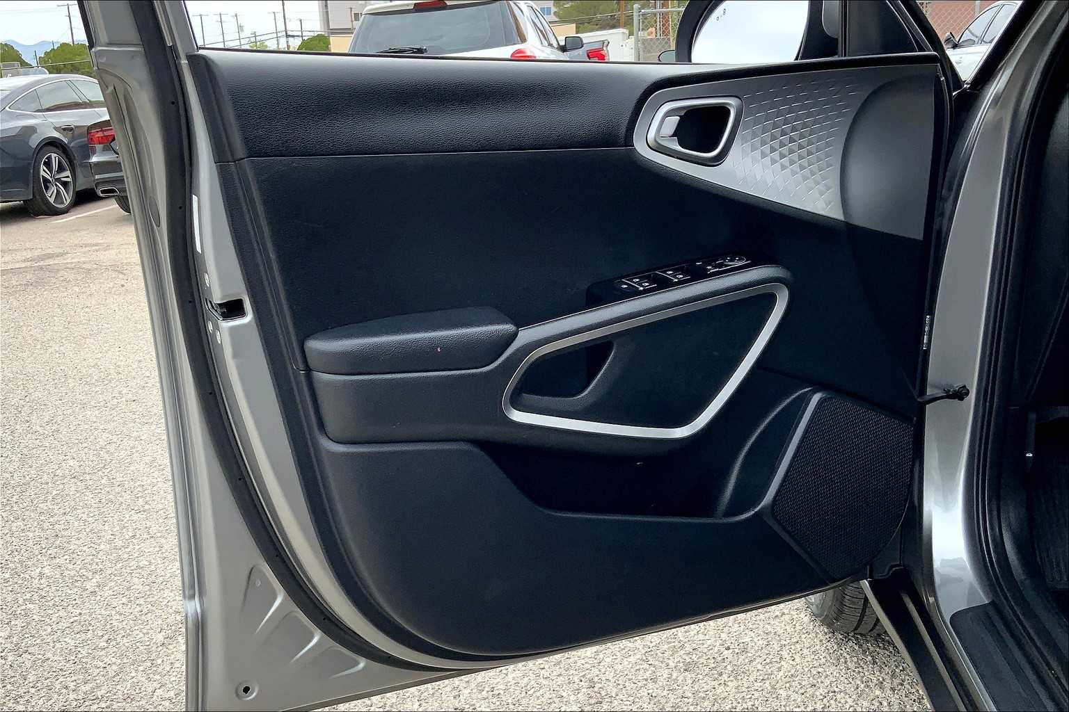 2023 Kia Soul LX photo 19
