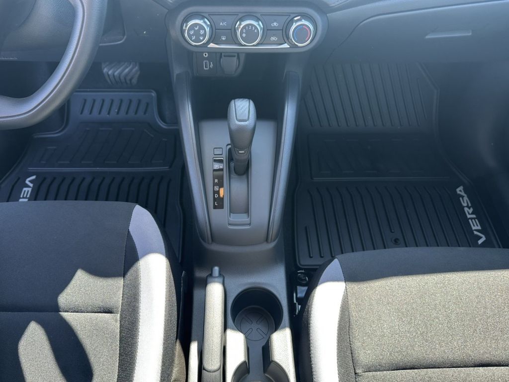 2025 Nissan Versa 1.6 S photo 18