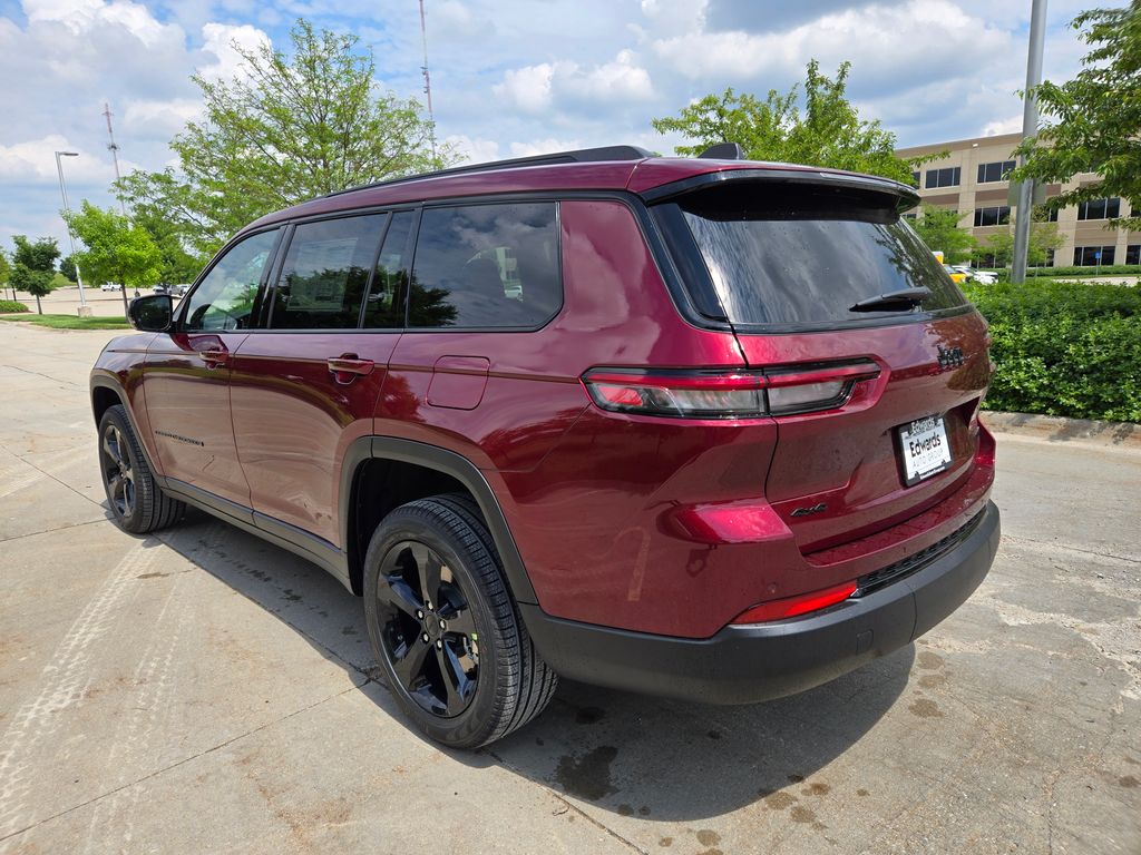 2025 Jeep Grand Cherokee Limited photo 4