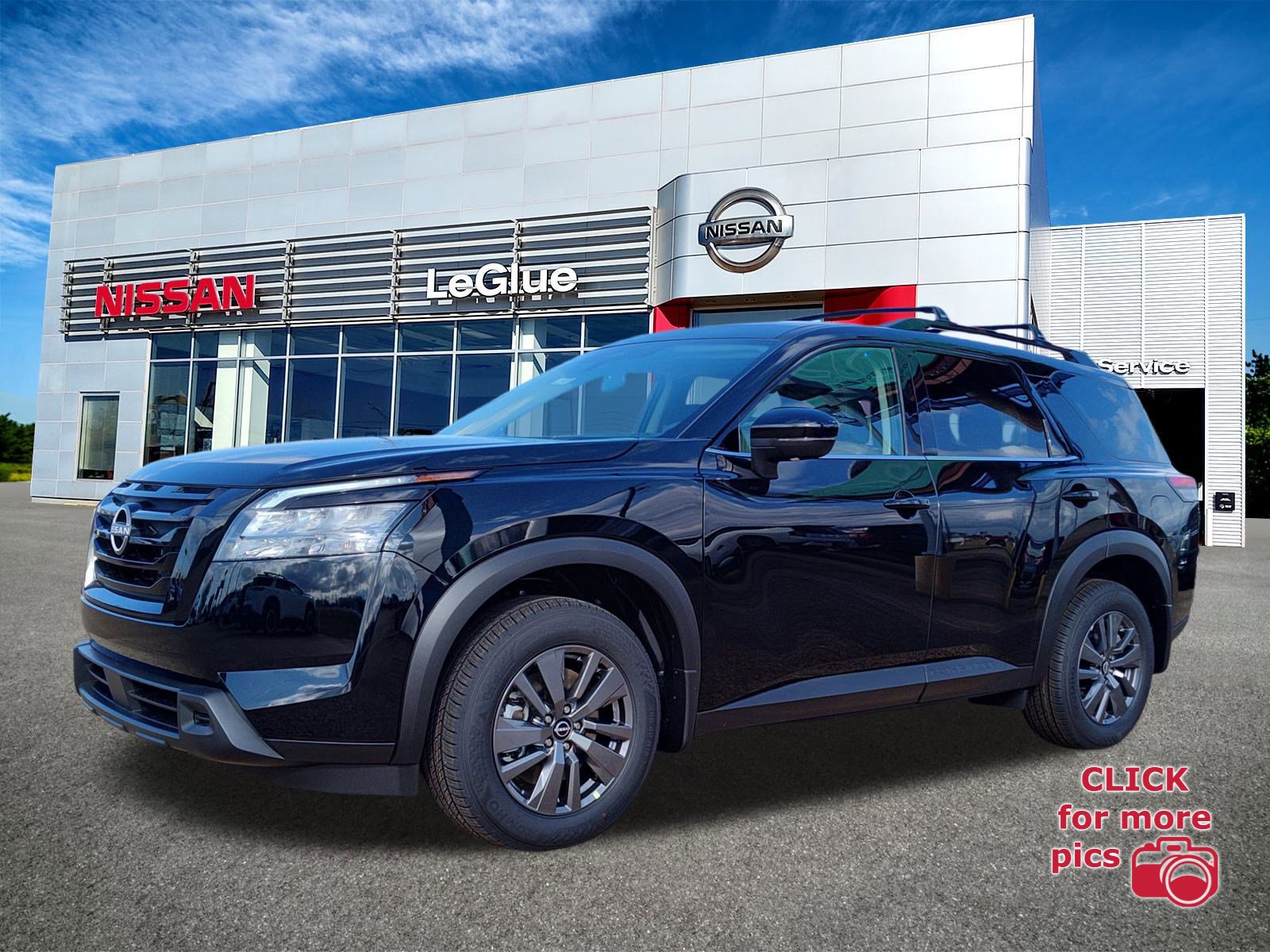 2025 Nissan Pathfinder SV's photo