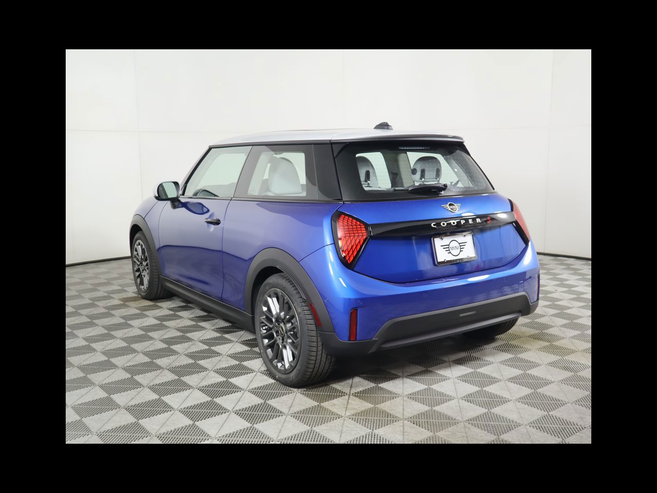 2025 Mini Cooper 2 Door Hardtop Signature photo 7