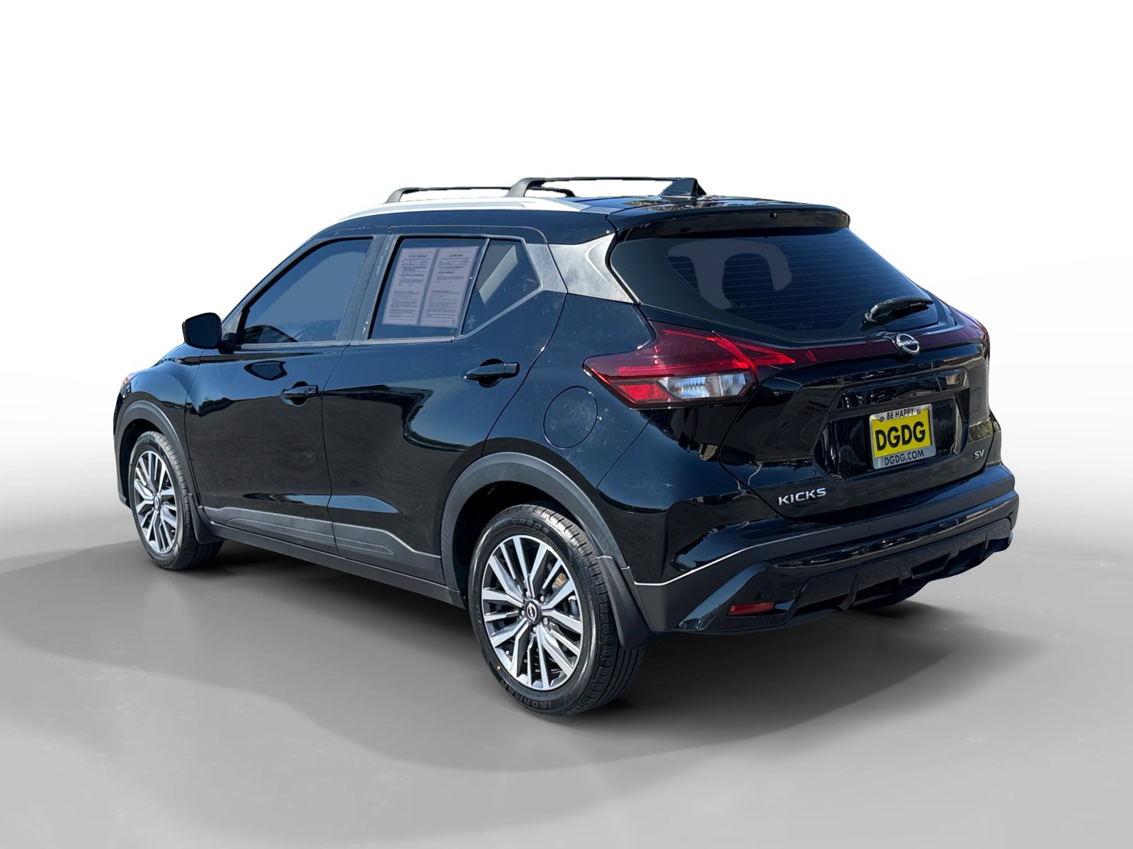 2022 Nissan Kicks SV photo 2