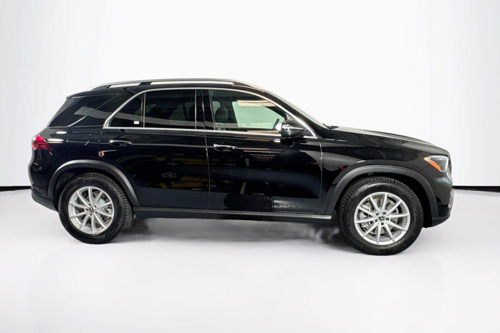2025 Mercedes Benz GLE 350 4MATIC photo 2