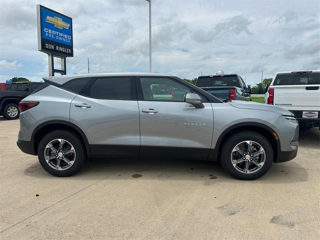 2025 Chevrolet Blazer 2LT photo 3
