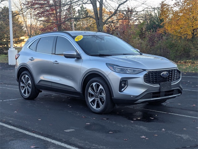 2023 Ford Escape Hybrid Platinum photo 4