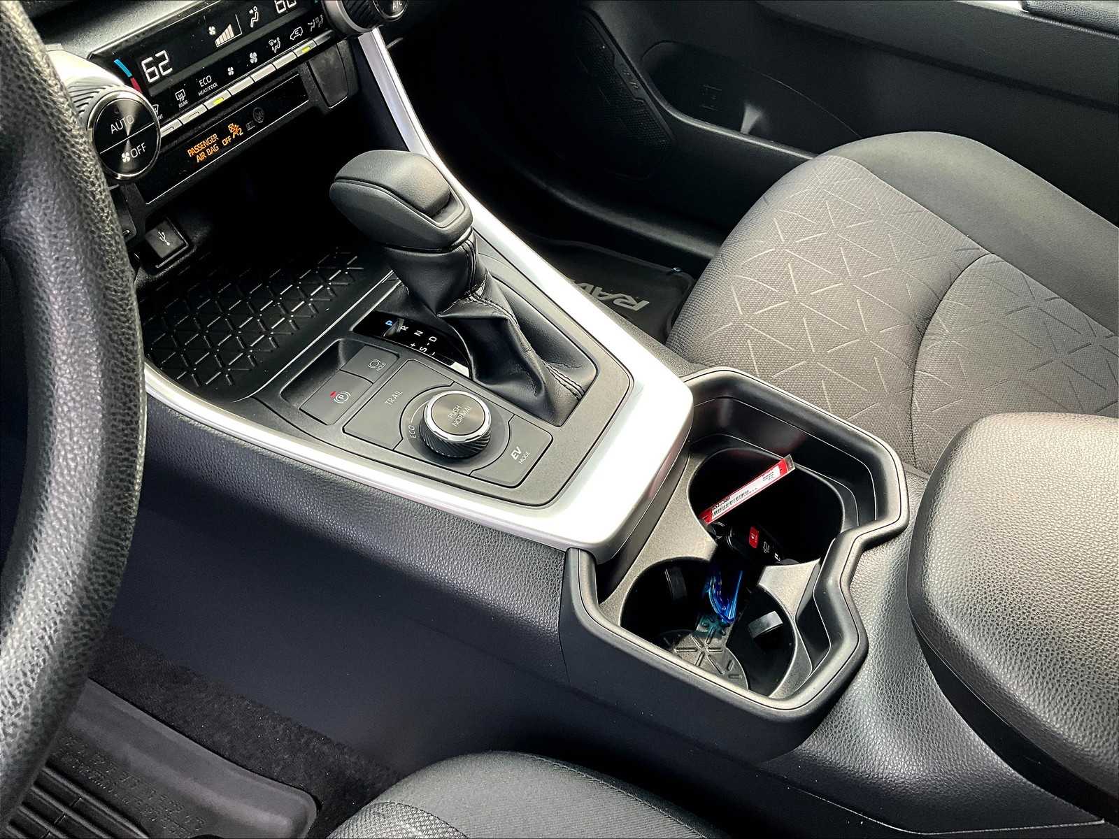 2021 Toyota RAV4 XLE photo 20