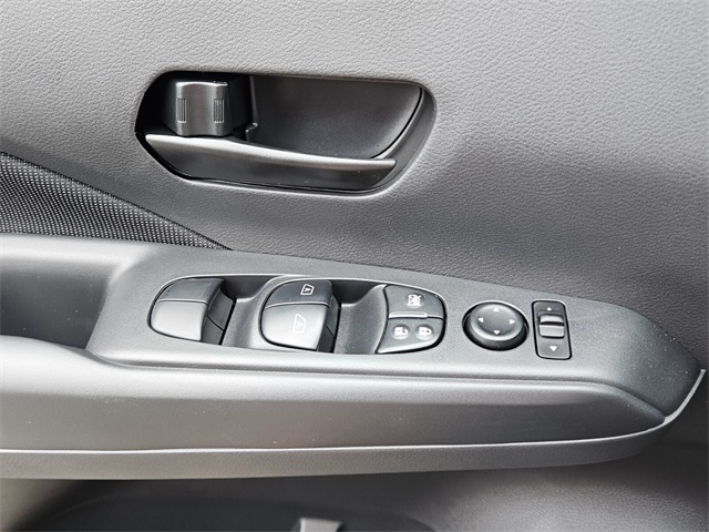 2025 Nissan Kicks Play S photo 24