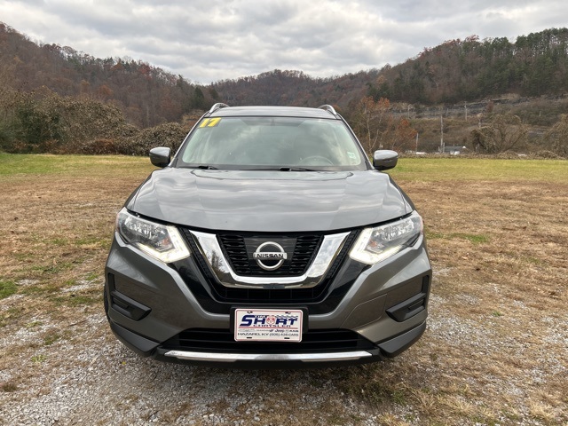 2017 Nissan Rogue SV photo 2