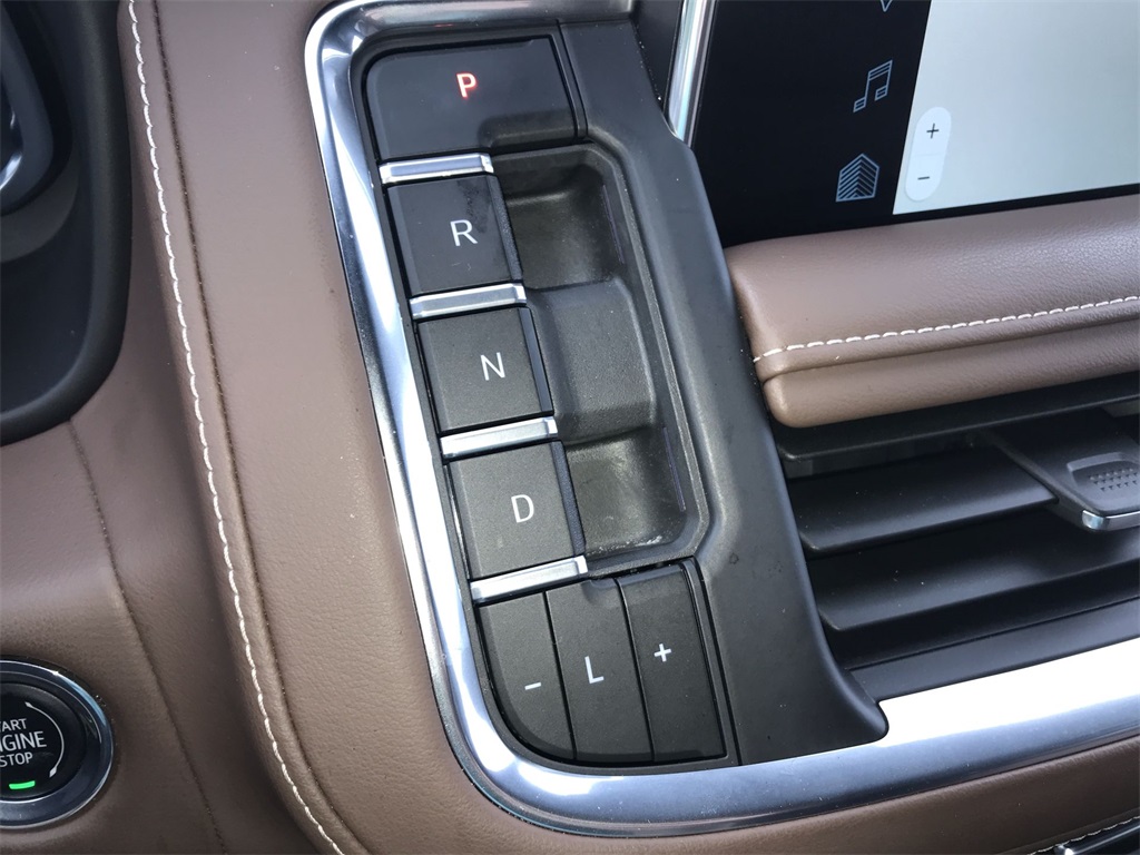 2023 Chevrolet Suburban High Country photo 19