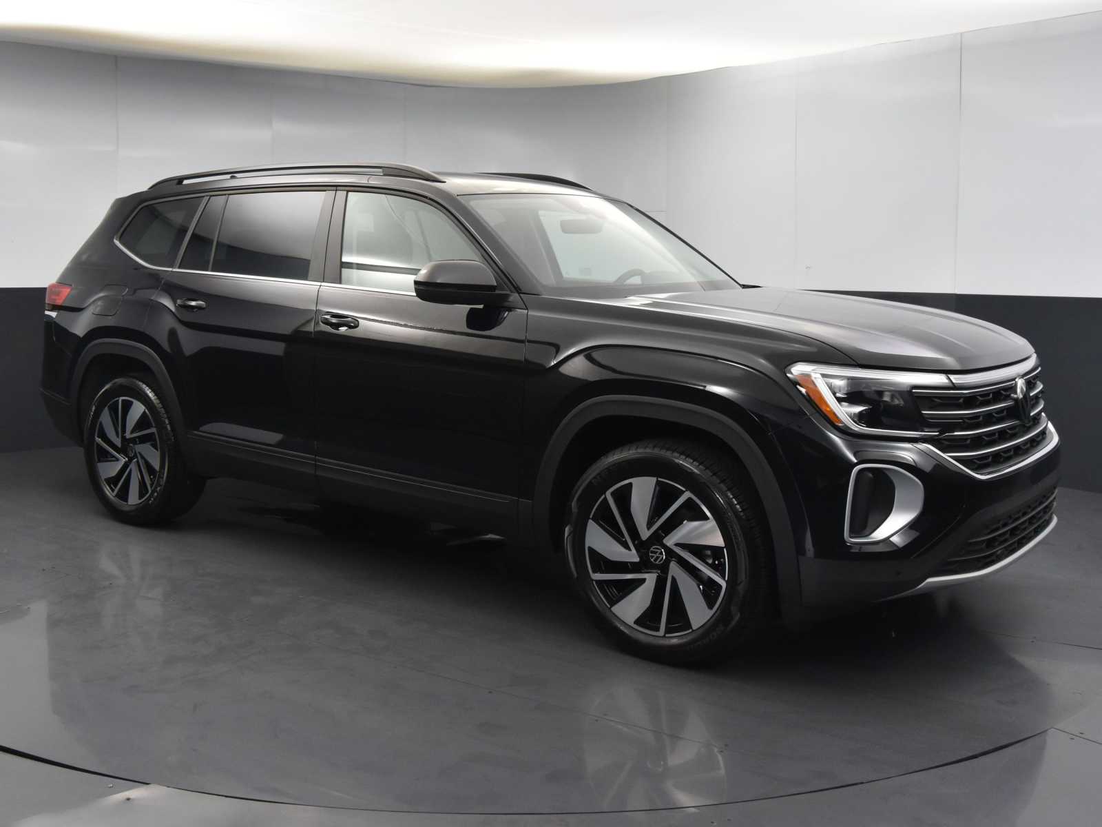 New 2024 Volkswagen Atlas 2.0T SE w/Technology Sport Utility in