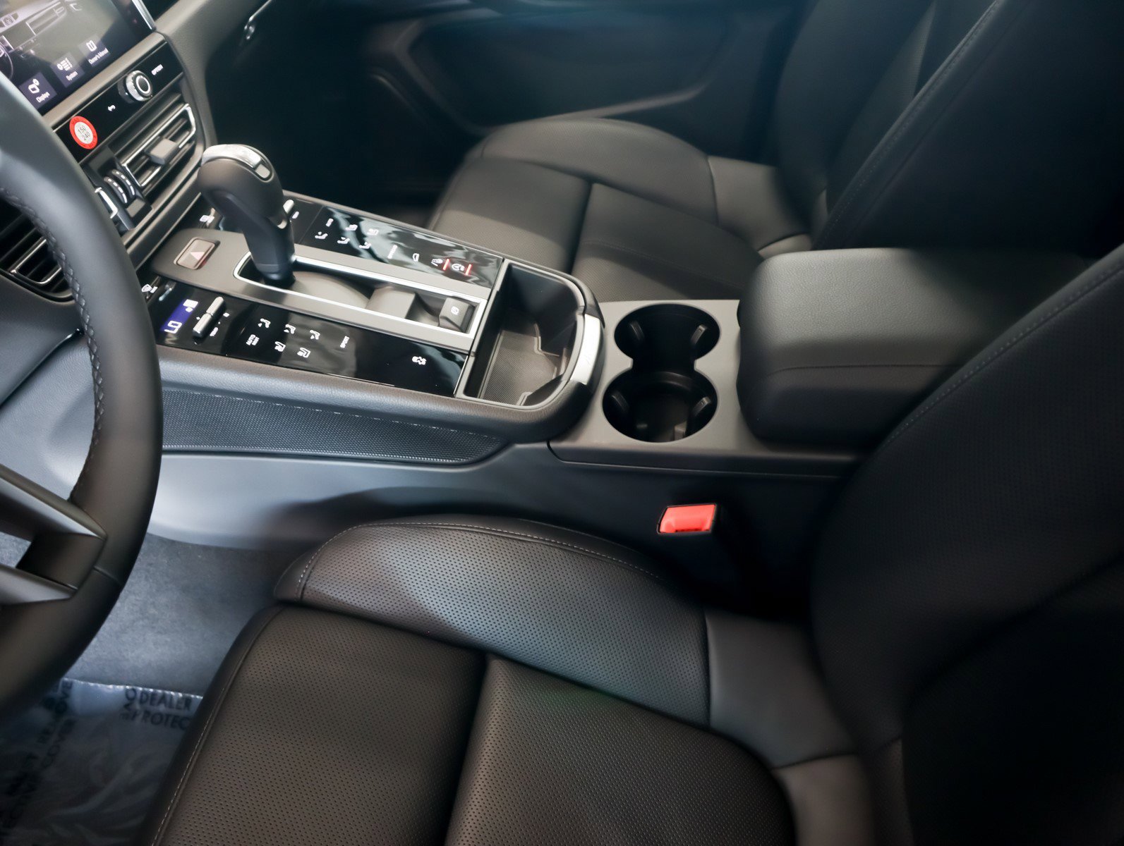 2025 Porsche Macan T photo 21
