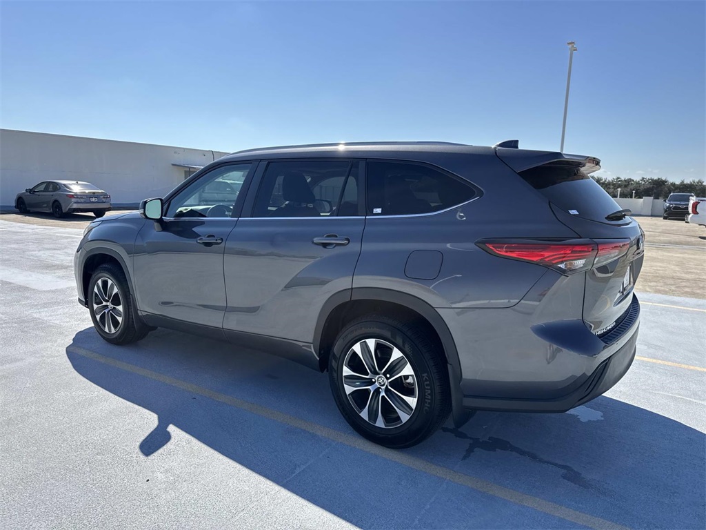2023 Toyota Highlander Hybrid XLE photo 4