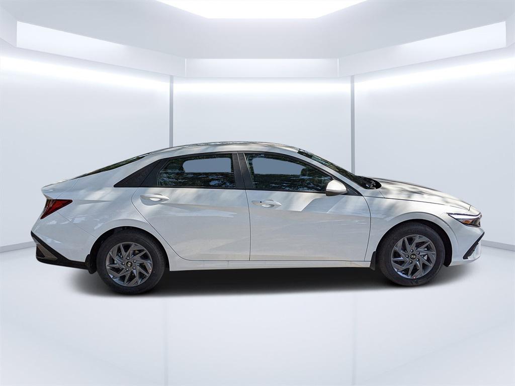 2025 Hyundai Elantra Hybrid Blue photo 2