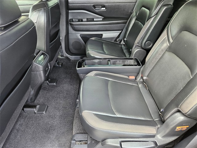 2022 Nissan Pathfinder SL photo 13