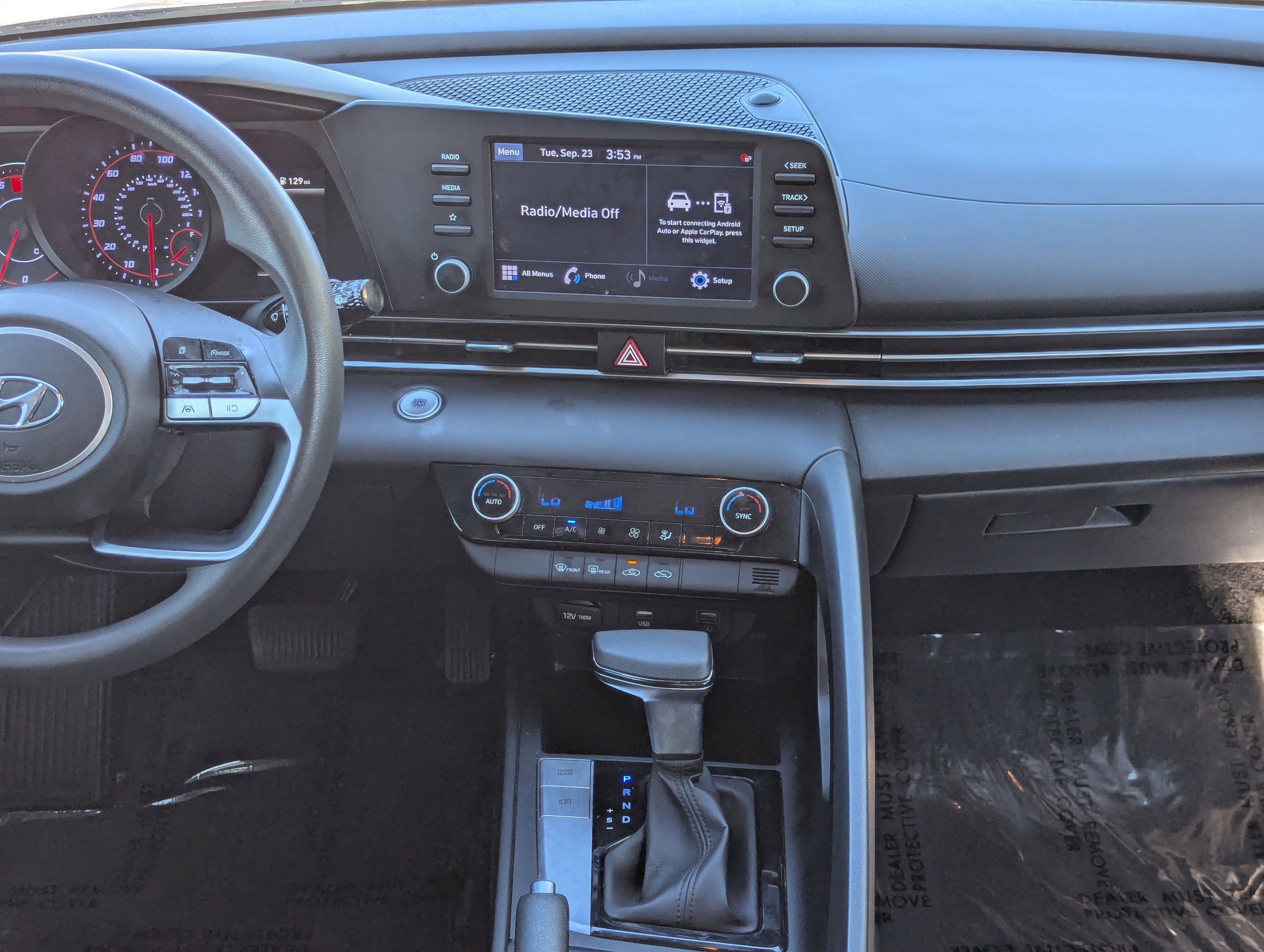 2022 Hyundai Elantra SEL photo 4