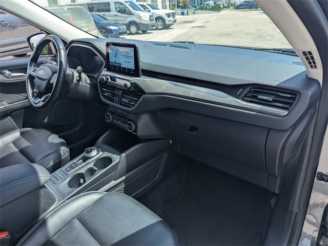 2021 Ford Escape Hybrid Titanium photo 16