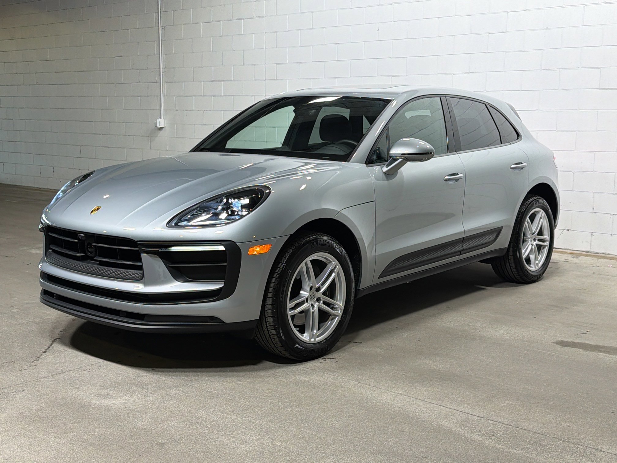 2025 Porsche Macan T