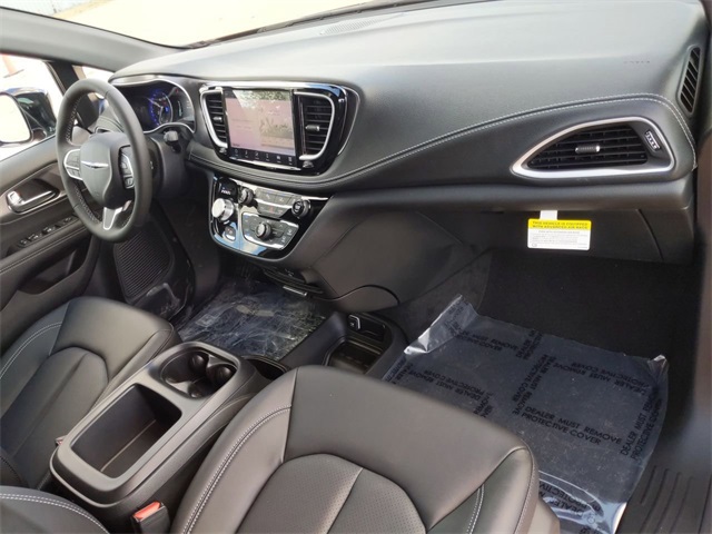 2026 Chrysler Pacifica photo 28