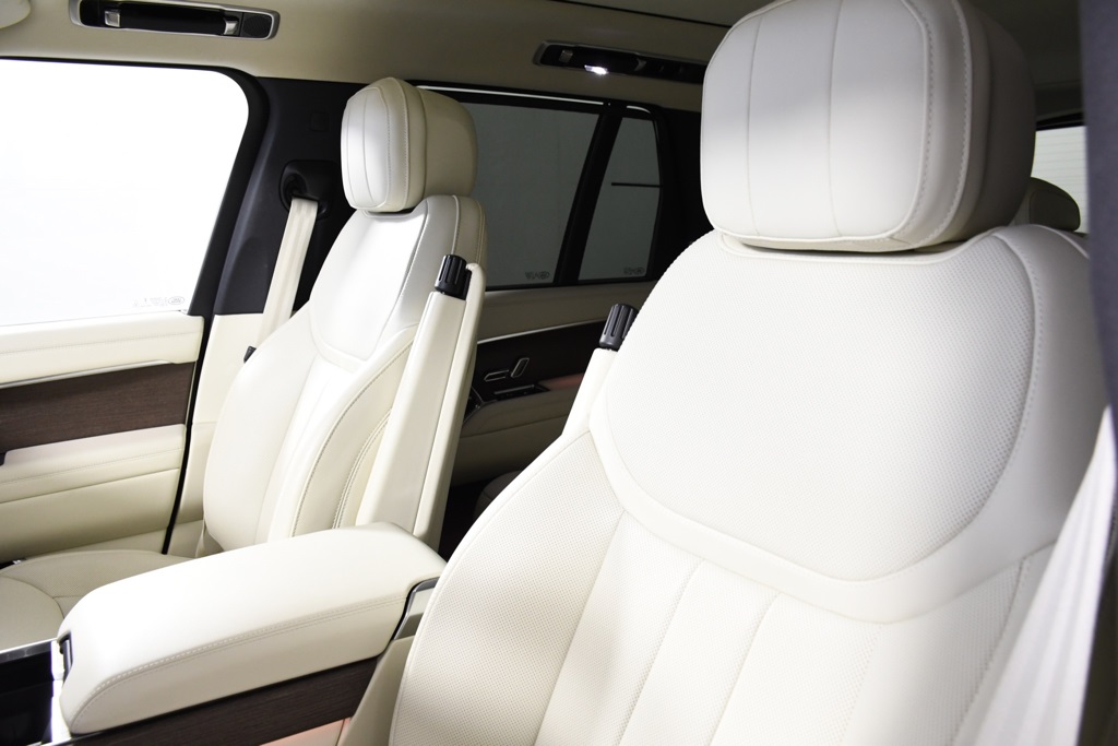 2025 Land Rover Range Rover SE photo 16