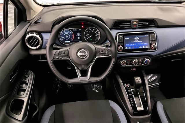 2025 Nissan Versa 1.6 SV photo 18