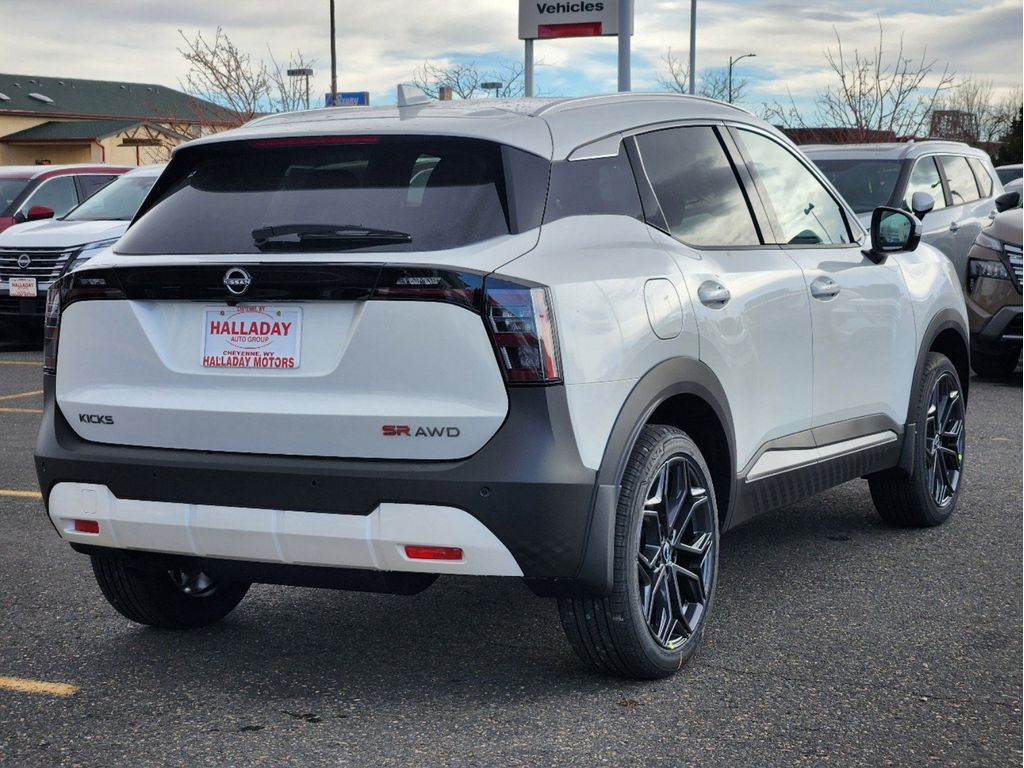 2025 Nissan Kicks SR photo 4