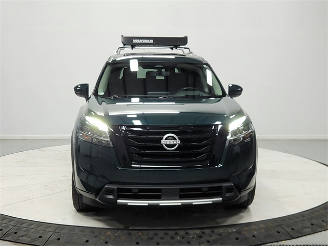 2024 Nissan Pathfinder Platinum photo 2