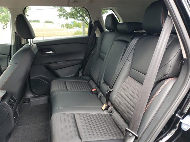 2026 Nissan Rogue SV photo 3