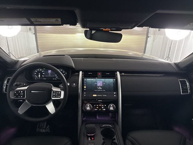 2025 Land Rover Discovery S photo 22