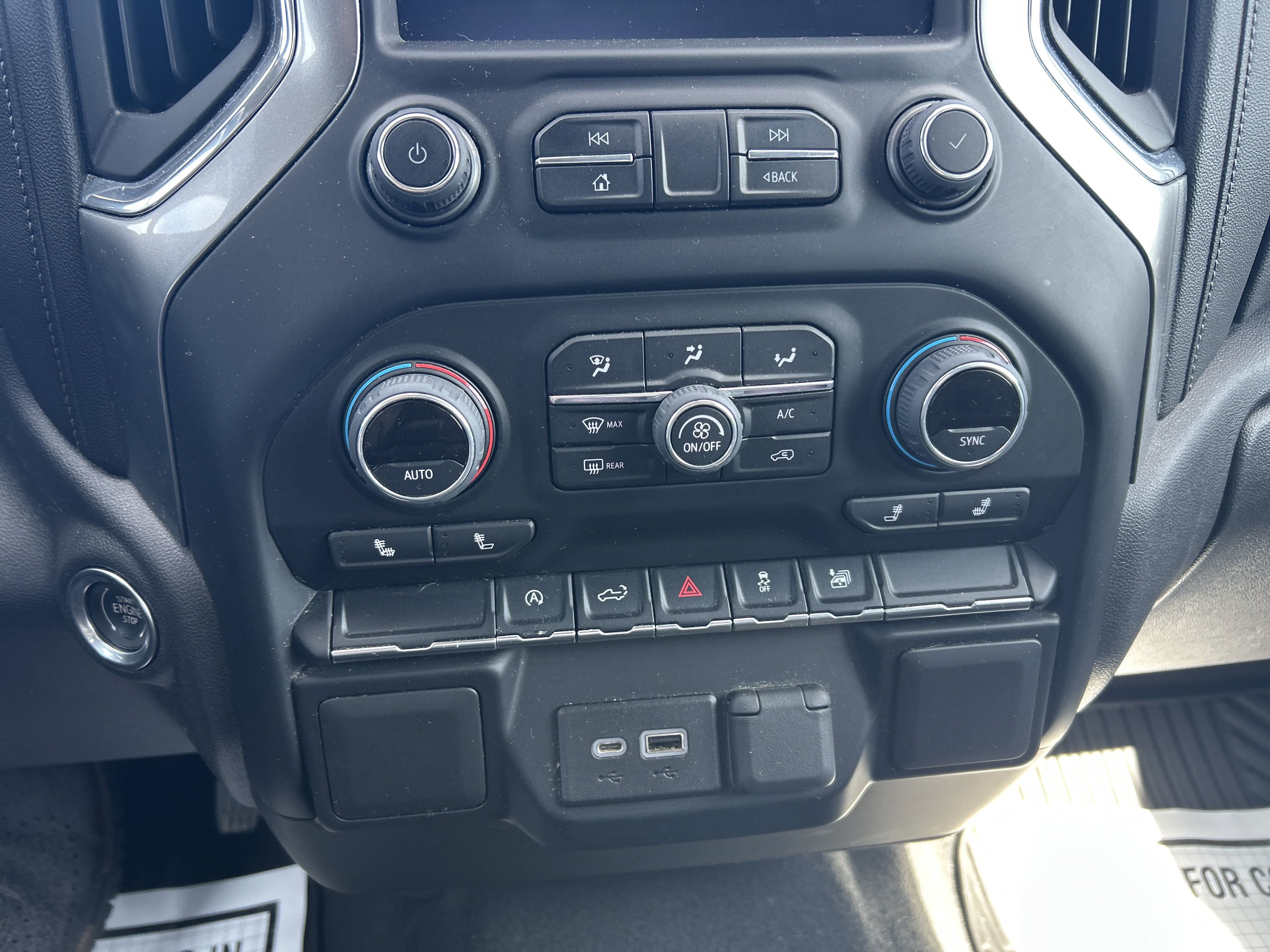 2022 Chevrolet Silverado 1500 LT photo 2