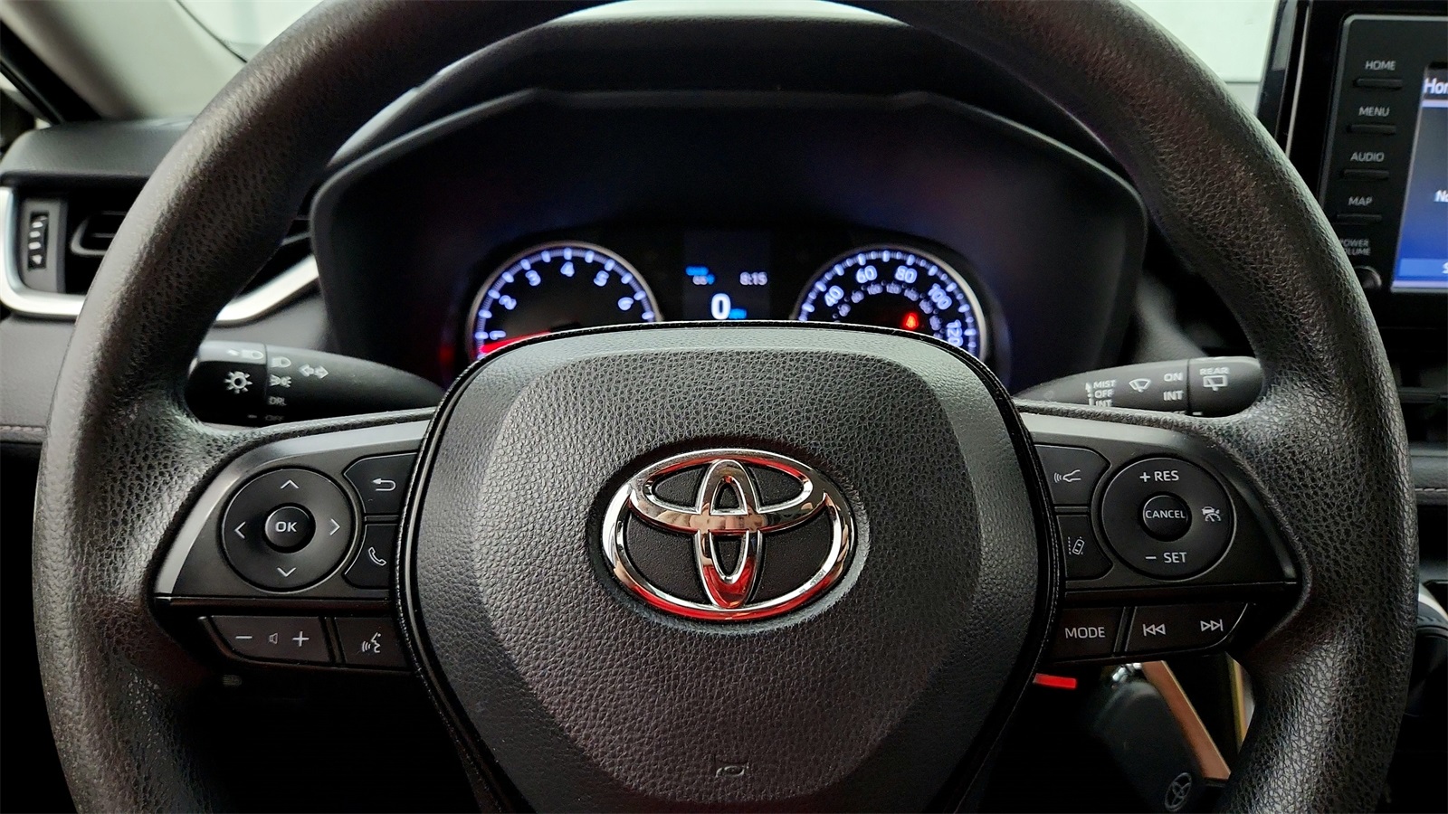 2019 Toyota RAV4 LE photo 27