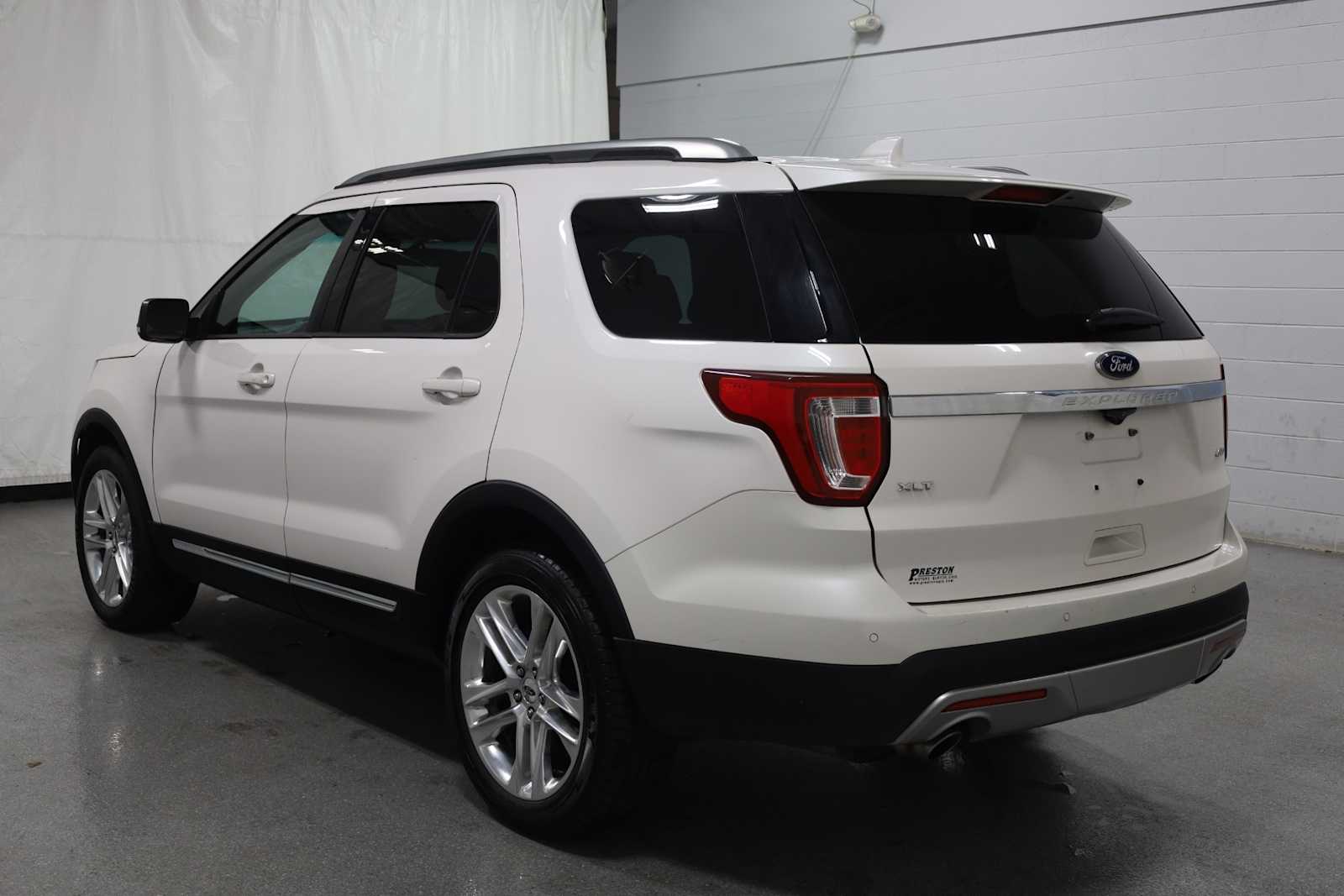 2017 Ford Explorer XLT photo 2