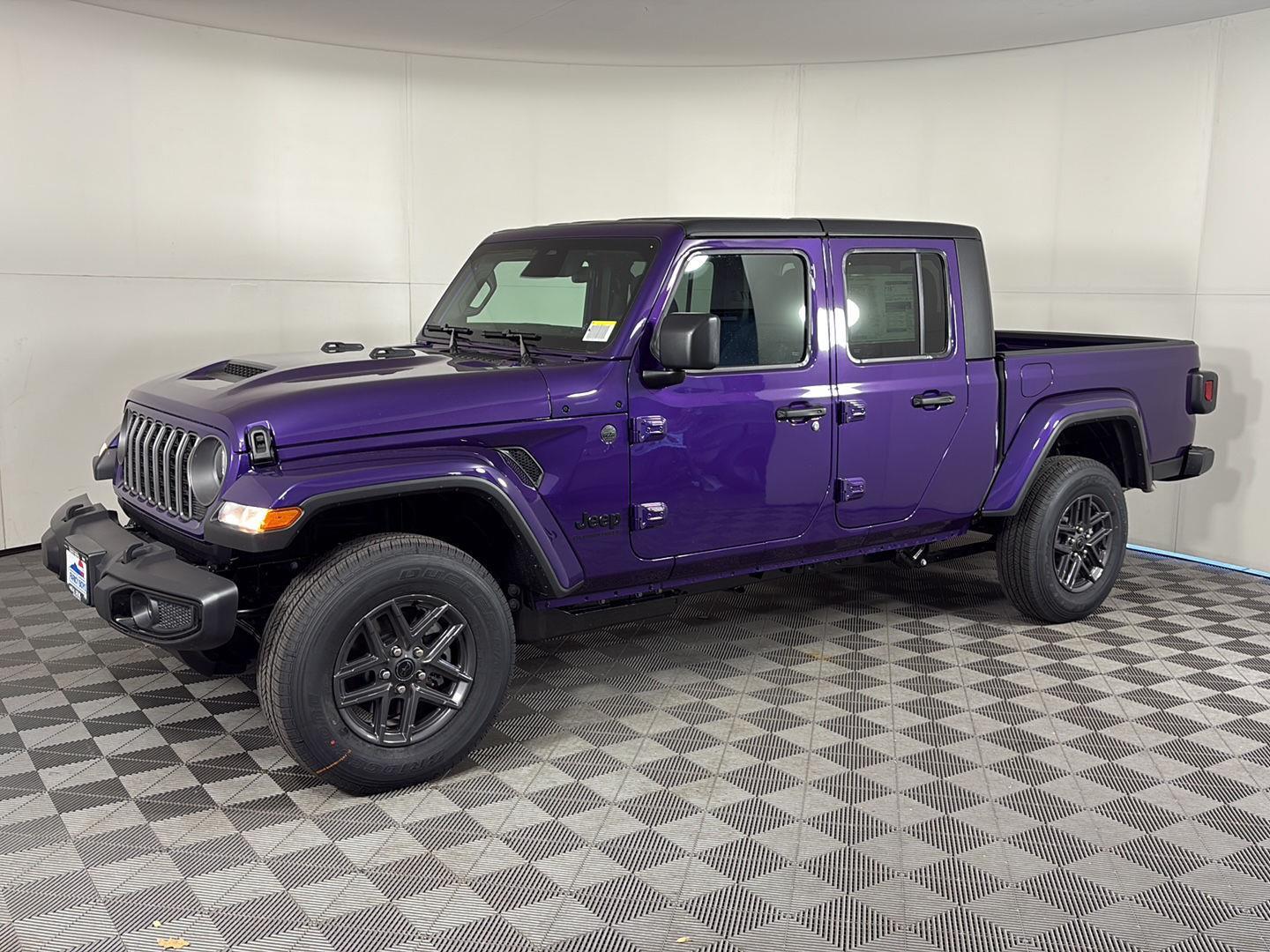 2026 Jeep Gladiator Sport S's photo