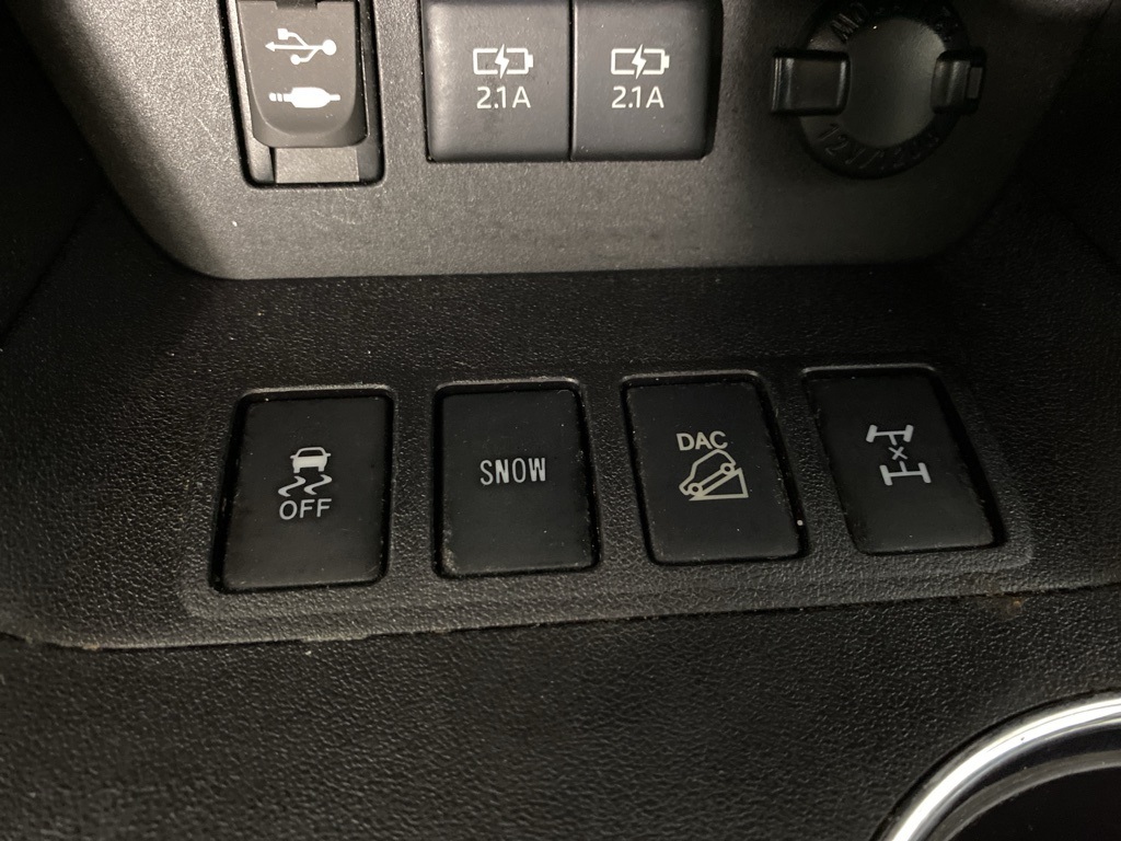 2018 Toyota Highlander LE photo 16