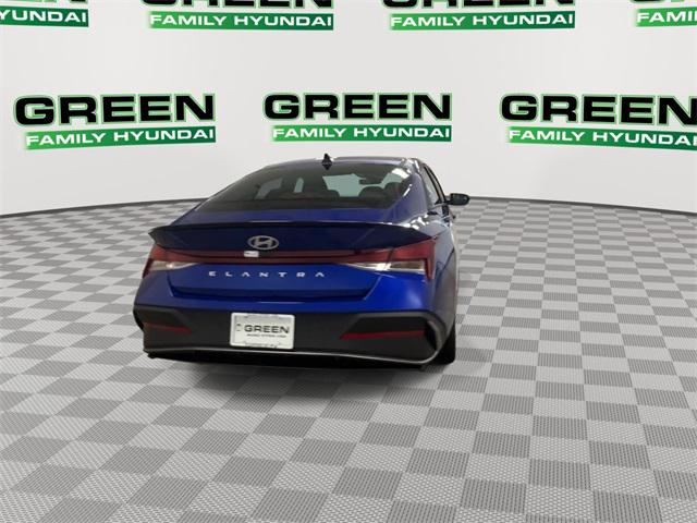 2025 Hyundai Elantra SEL Sport photo 19