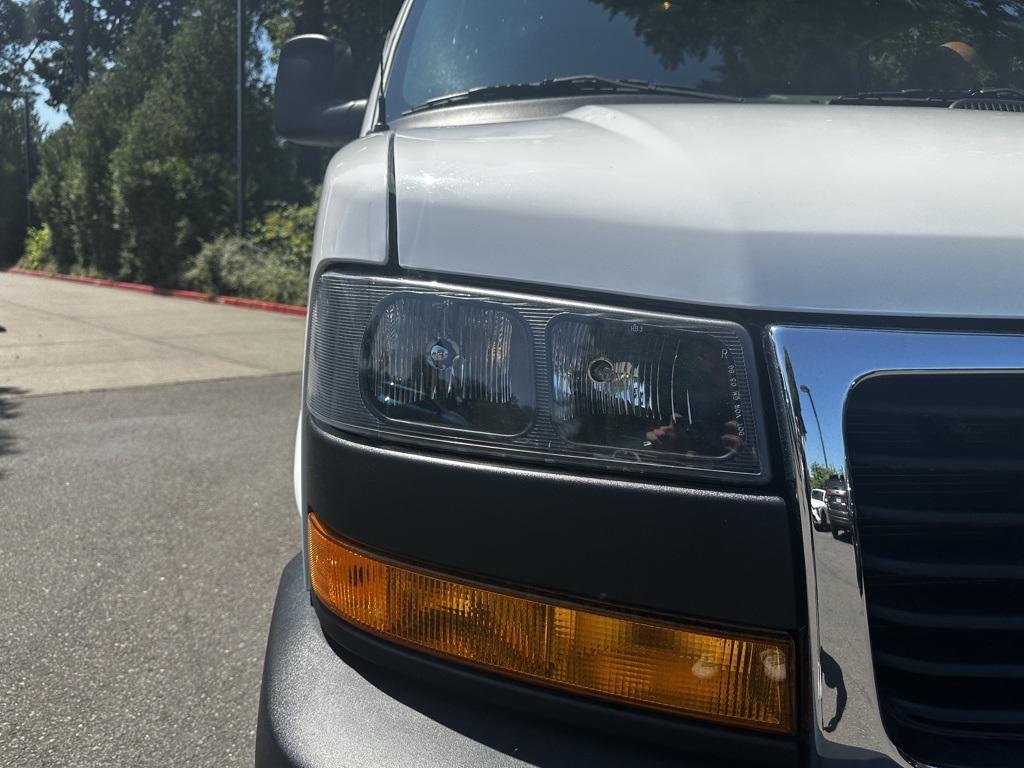 2022 Gmc Savana 2500 photo 13