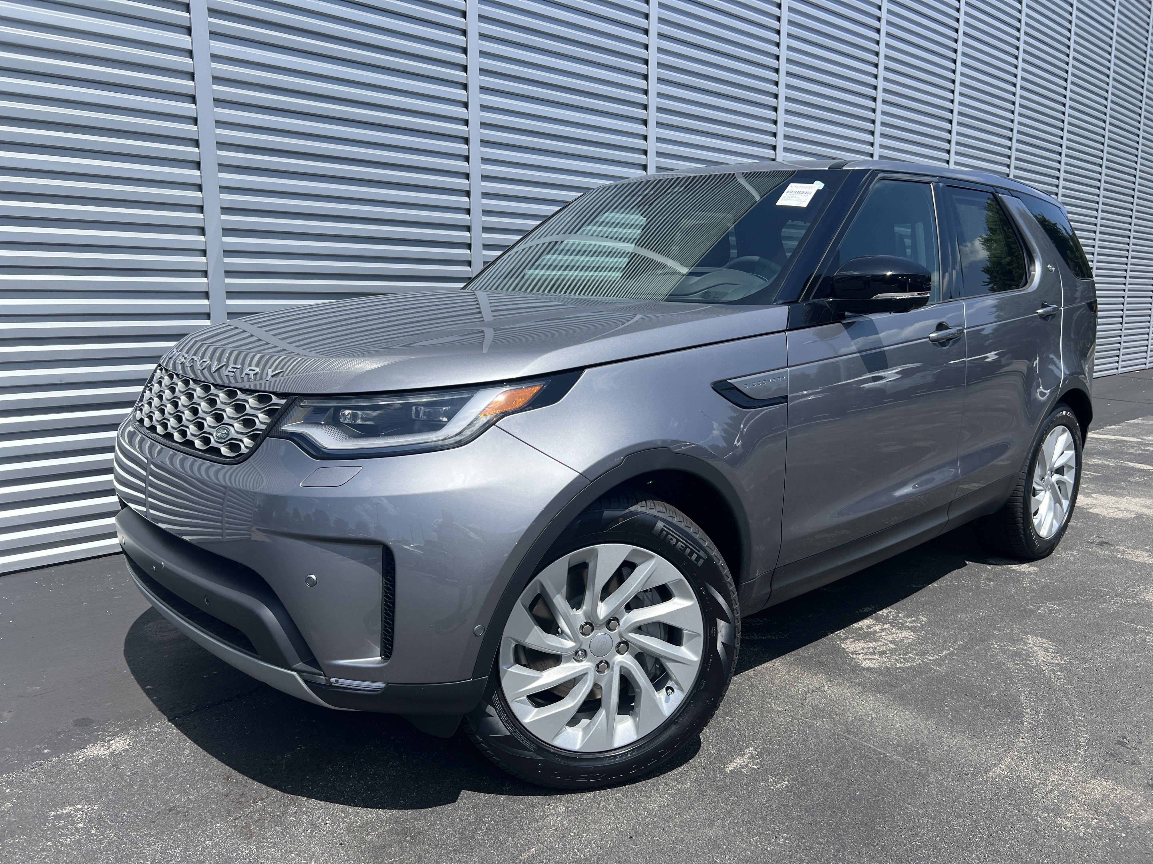 2025 Land Rover Discovery S's photo