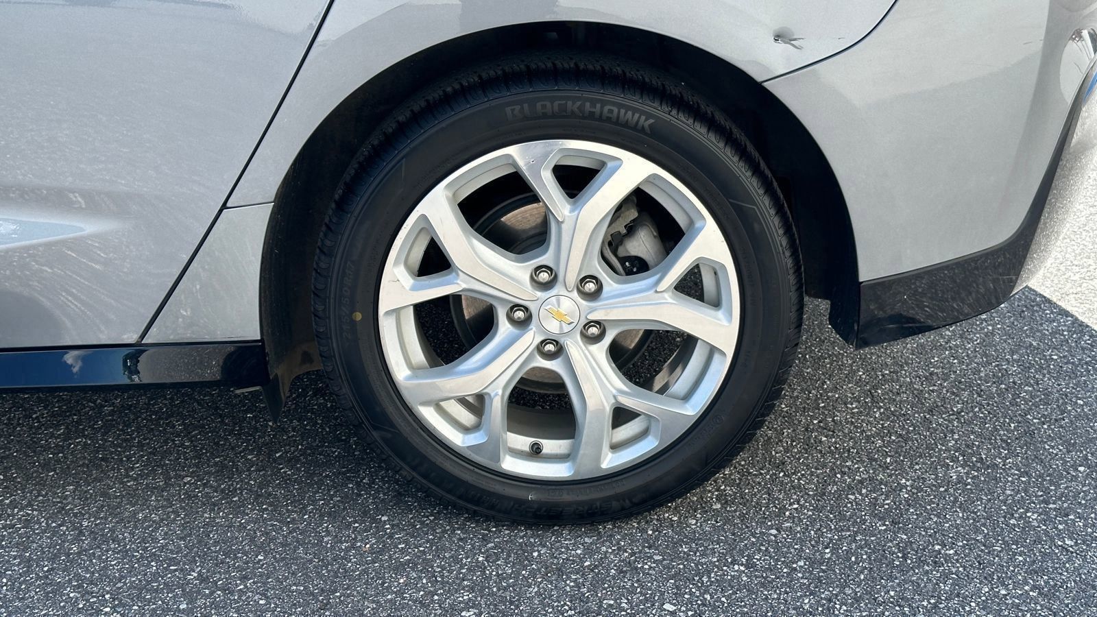 2018 Chevrolet Volt Premier photo 2