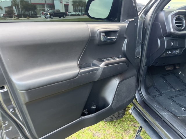 2023 Toyota Tacoma SR5 photo 3