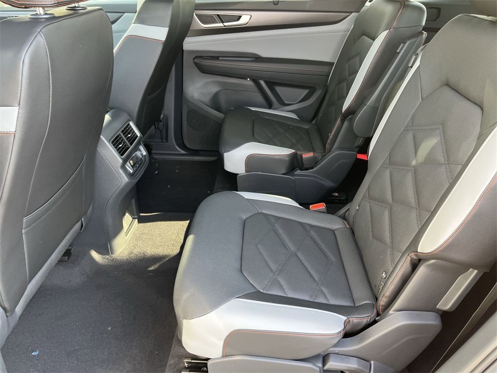 2025 Volkswagen Atlas Peak Edition photo 22